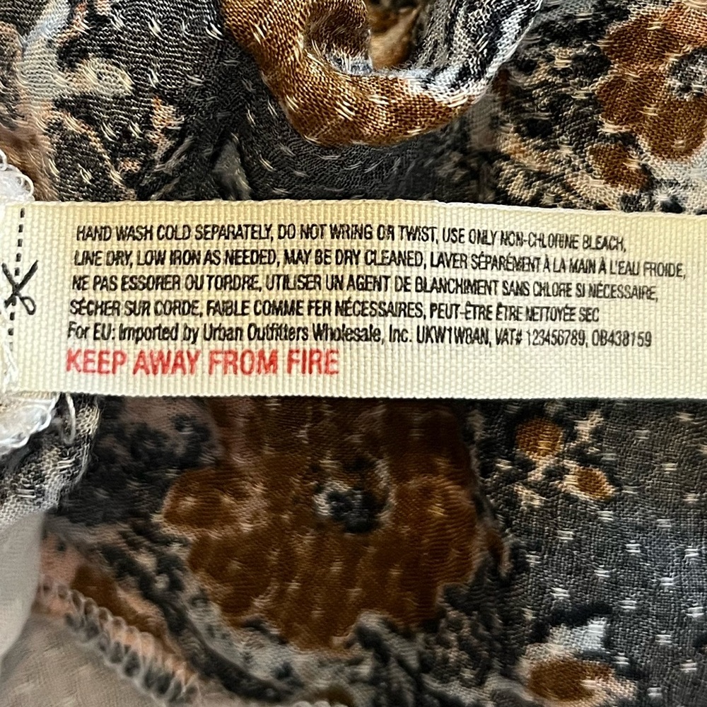 Sleeveless High-Low Floral Paisley Dress in White and Brown - Picture 6 of 7